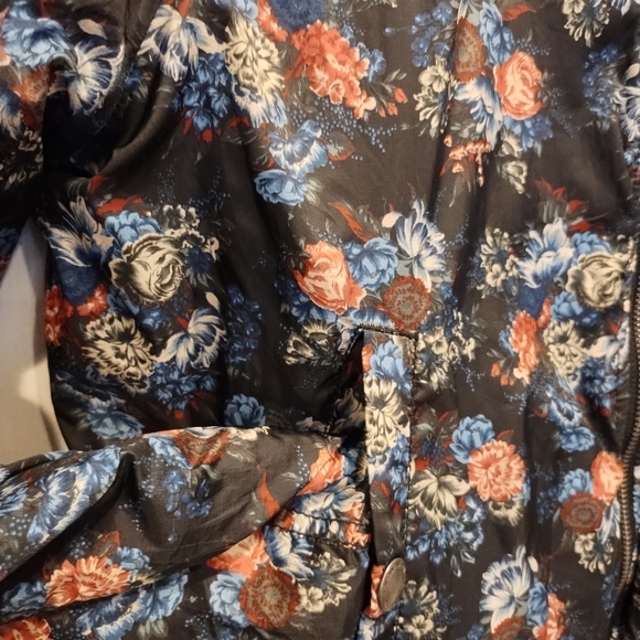 American Eagle Outfitter Reversible Satin Feel Bomber Jacket size Medium - Picture 7 of 8